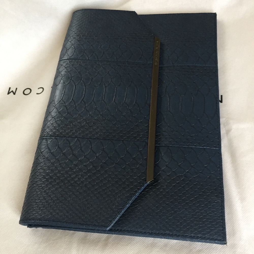 BCBG clutch